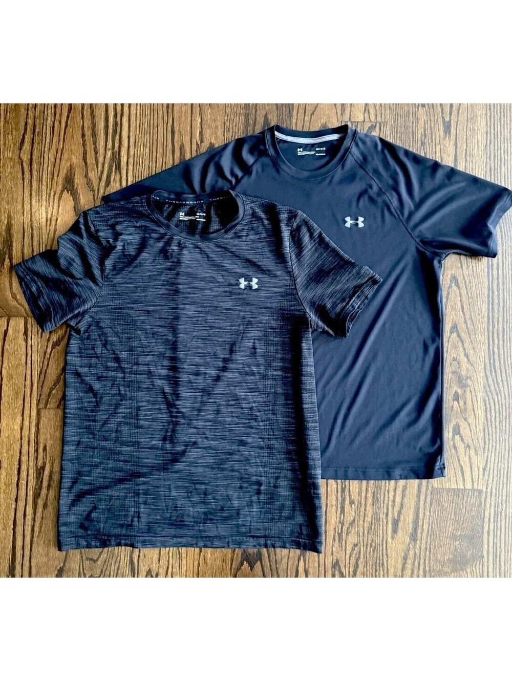 Under Armour HeatGear Mens Large Shirt Lot 2 Black Gray Athletic Workout Tees